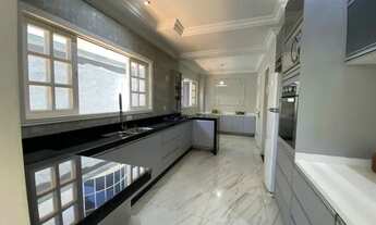 Imagem 7: Casa de condomínio sobrado para venda tem 480 metros quadrados com 5 quartos