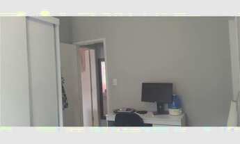 Imagem 2: Apartamento com 2 quartos, sala, banheiro e cozinha com móveis planejados