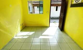 Imagem 3: Casa Térrea com 2 Dormitórios, Quintal e Garagem Privativa em Condomínio no Esmeralda