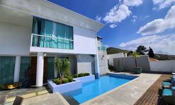 Imagem 6: Casa magnifica bem localizada com vista para a cidade