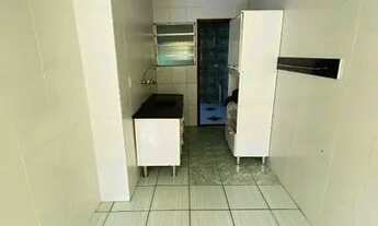 Imagem 4: Casa Térrea com 2 Dormitórios, Quintal e Garagem Privativa em Condomínio no Esmeralda