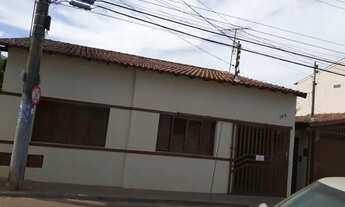 Imagem: Centro Paracatu-MG - Casa com 5 quartos