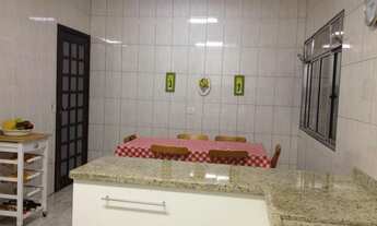 Imagem 4: Sobrado com 6 dorms e quintal com amplo jardim no centro do Bonfiglioli