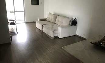 Imagem 3: Apartamento reformado, ótima localização, varanda, sala, dois dormitórios sendo um suíte