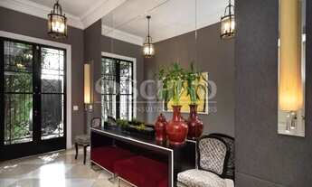 Imagem 3: Linda mansão, com piscina rodeada de belíssimo jardim e gazebo