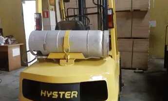 Imagem 2: Empilhadeira Galpão / depósito com venda por R$80.000