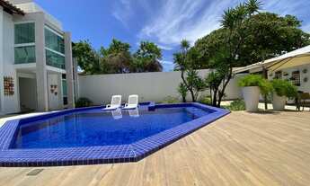 Imagem 6: Casa de condomínio para venda tem 295 metros quadrados com 8 quartos