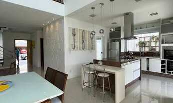 Imagem 6: Casa de condomínio para aluguel possui 237 metros quadrados com 3 quartos