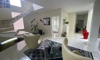 Imagem 5: Casa de condomínio sobrado para venda possui 550 metros quadrados com 4 quartos