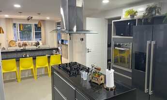 Imagem 3: Casa de condomínio para aluguel e venda possui 640 metros quadrados com 6 quartos