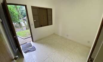 Imagem 2: Casa Comercial, terreno ENORME, pátio amplo, arborizado com depósito e pavilhão funos