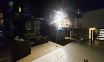 Imagem: Cobertura com piscina e hidromassagem