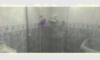 Imagem 4: Apartamento com 2 quartos, sala, banheiro e cozinha com móveis planejados