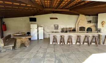 Imagem 3: Casa com quintal amplo e churrasqueira