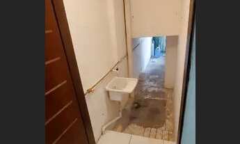 Imagem 2: ALUGA-SE KITNET Casa com 1 dormitório