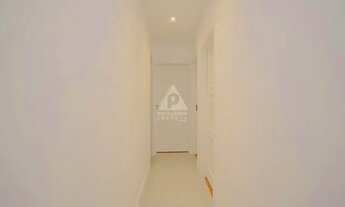 Imagem 7: Três quartos finamente reformado com vaga na escritura em Copacabana