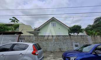 Imagem 2: Casa residencial no Bairro América com 3 quartos, 1 vaga de garagem com entrada compartilh