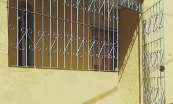 Imagem 3: Prédio com três casas e um ponto comercial