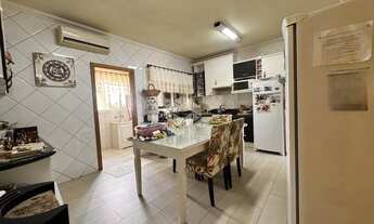 Imagem 7: Casa a venda bairro Fenavinho, com uma sala comercial espaçosa e dois apartamentos, bairro