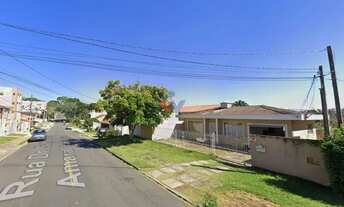 Imagem: Terreno ZR4 no Tingui com Casa Aver­bada