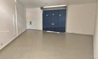 Imagem 3: Imóvel comercial na Av. do Bairro Vila Tibério com 149,08 m² construção, porta de enrolar