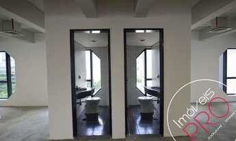 Imagem 4: 229m de vão livre no coração do Itaim, com janelões do piso ao teto. Vista livre