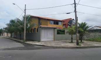 Imagem 1: Sobrado com vista para o mar à venda, possui 3 quartos e piscina. Itanhaém/SP