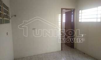 Imagem 5: A Unisol Imóveis aluga casa com quatro dormitórios sendo uma suíte e área gourmet com chur