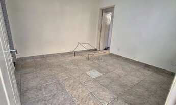 Imagem 3: Casa térrea espaçosa e conservada com grande garagem para locação, no bairro da Vila R