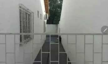 Imagem 3: Vendo essa casa muito bonita e conservada perto de tudo