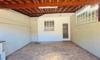 Imagem: Casa Independente e frente de rua com 02