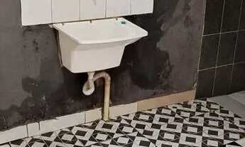 Imagem 3: Quartos e ktnets quase frente ao shopping sem fiador,nao paga cágua nem luz