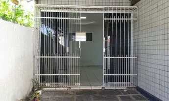 Imagem 4: Alugo Excelente Casa com ótima localização e 4 quartos