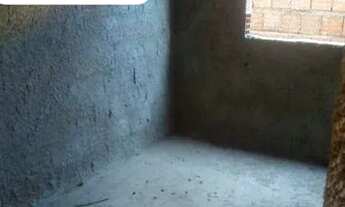 Imagem 2: Terreno com casa quase pronta