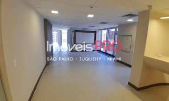 Imagem: Conjunto de 330m² em prédio retrofitado