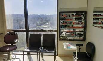 Imagem 2: Sala comercial, enfrente ao Forum, com vaga e com vista para o Guaiba