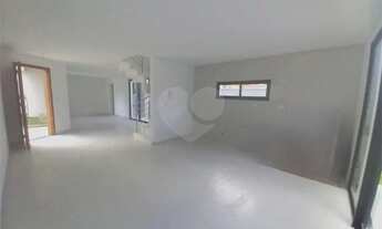 Imagem 2: Sobrado para venda possui 234 metros quadrados com 3 quartos em Santa Felicidade - Curitib