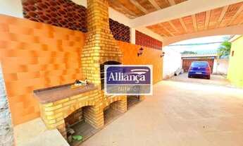 Imagem 7: Casa linear com 2 dormitórios, 1 suíte, churrasqueira em área coberta, quintal e 3 vagas d