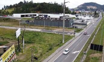 Imagem 7: Galpão às margens da br 101 em tubarão