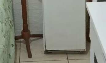 Imagem: Kitnet pequeno mobiliado 750 água luz e