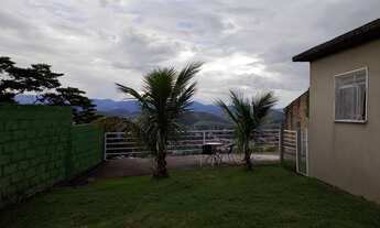 Imagem 3: Casa com 3 quartos (1 suíte), armários planejados, garagem, jardim gramado