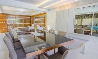 Imagem 2: Sobrado para venda tem 380 metros quadrados em Torres - RS