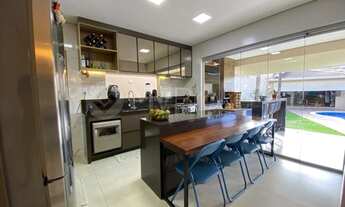 Imagem 4: Casa de condomínio sobrado para venda possui 350 metros quadrados com 4 quartos