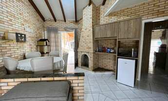 Imagem 3: CASA AMPLA A VENDA NO BALNEÁRIO RINCÃO COM PISCINA E SALÃO DE FESTAS COM ADEGA SUBTERRÂNEA