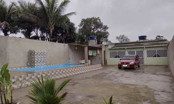Imagem: Casa com piscina à venda no litoral sul