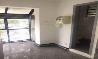 Imagem 7: Prédio monousuário no centro comercial de Alphaville