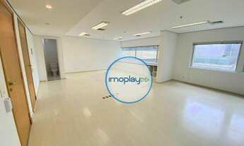 Imagem 5: Conjunto comercial com 64m² vão livre, com piso laminado, 01 banheiro e copa