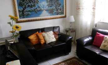 Imagem 5: Casa 2 pavimentos, 4 quartos, 3 banheiros, dependência de empregada. Não tem garagem