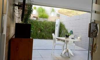 Imagem 5: Casa de condomínio para venda tem 255 metros quadrados com 4 quartos