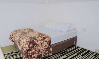 Imagem 4: Linda Kitnet na Carvoeira (ao lado da UFSC)- Apenas Mulheres